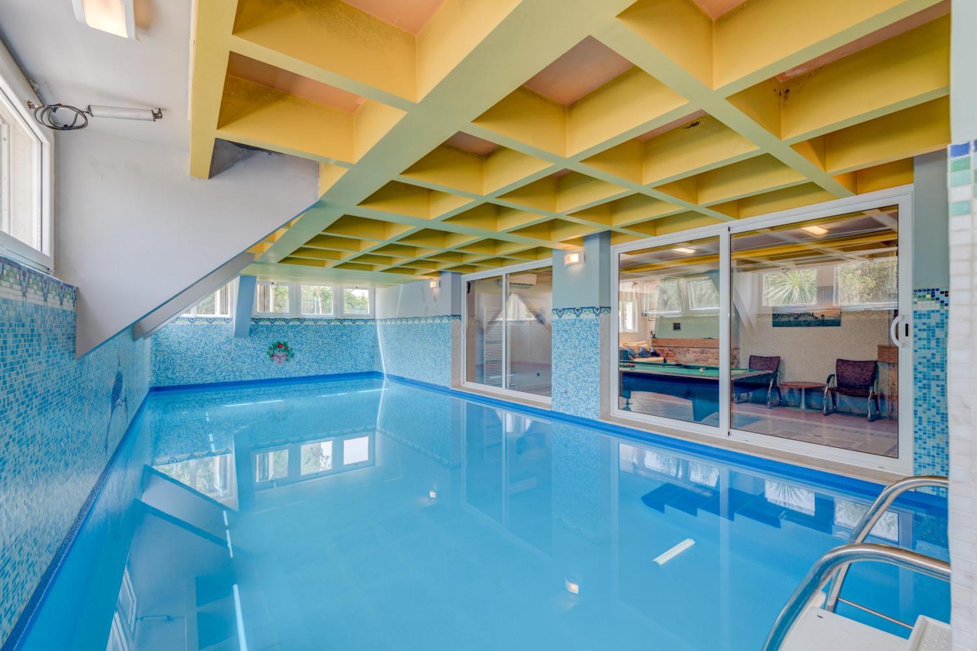 Blue Dolphin Apartment - Private Indoor Pool, Jacuzzi, Garden 스플리트 외부 사진