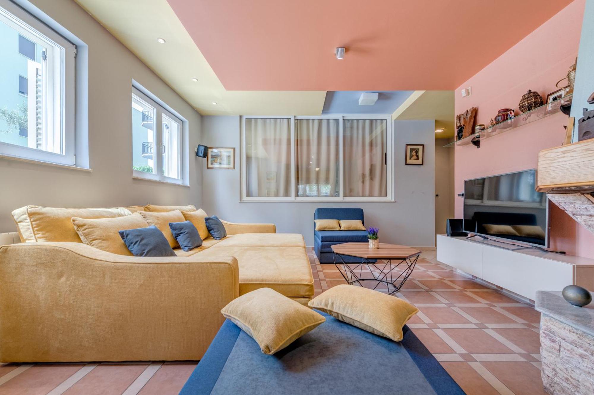 Blue Dolphin Apartment - Private Indoor Pool, Jacuzzi, Garden 스플리트 외부 사진