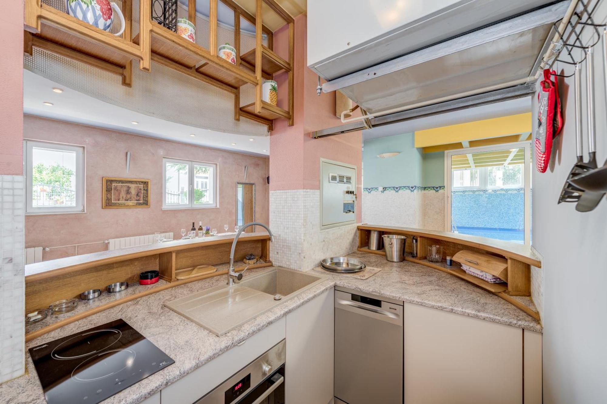 Blue Dolphin Apartment - Private Indoor Pool, Jacuzzi, Garden 스플리트 외부 사진