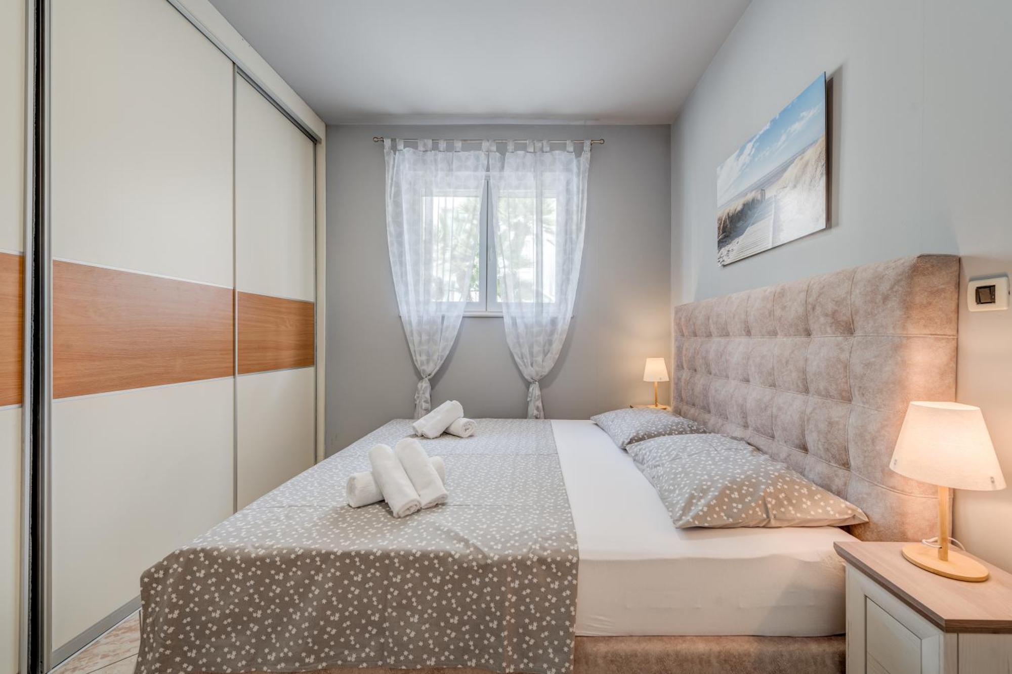 Blue Dolphin Apartment - Private Indoor Pool, Jacuzzi, Garden 스플리트 외부 사진