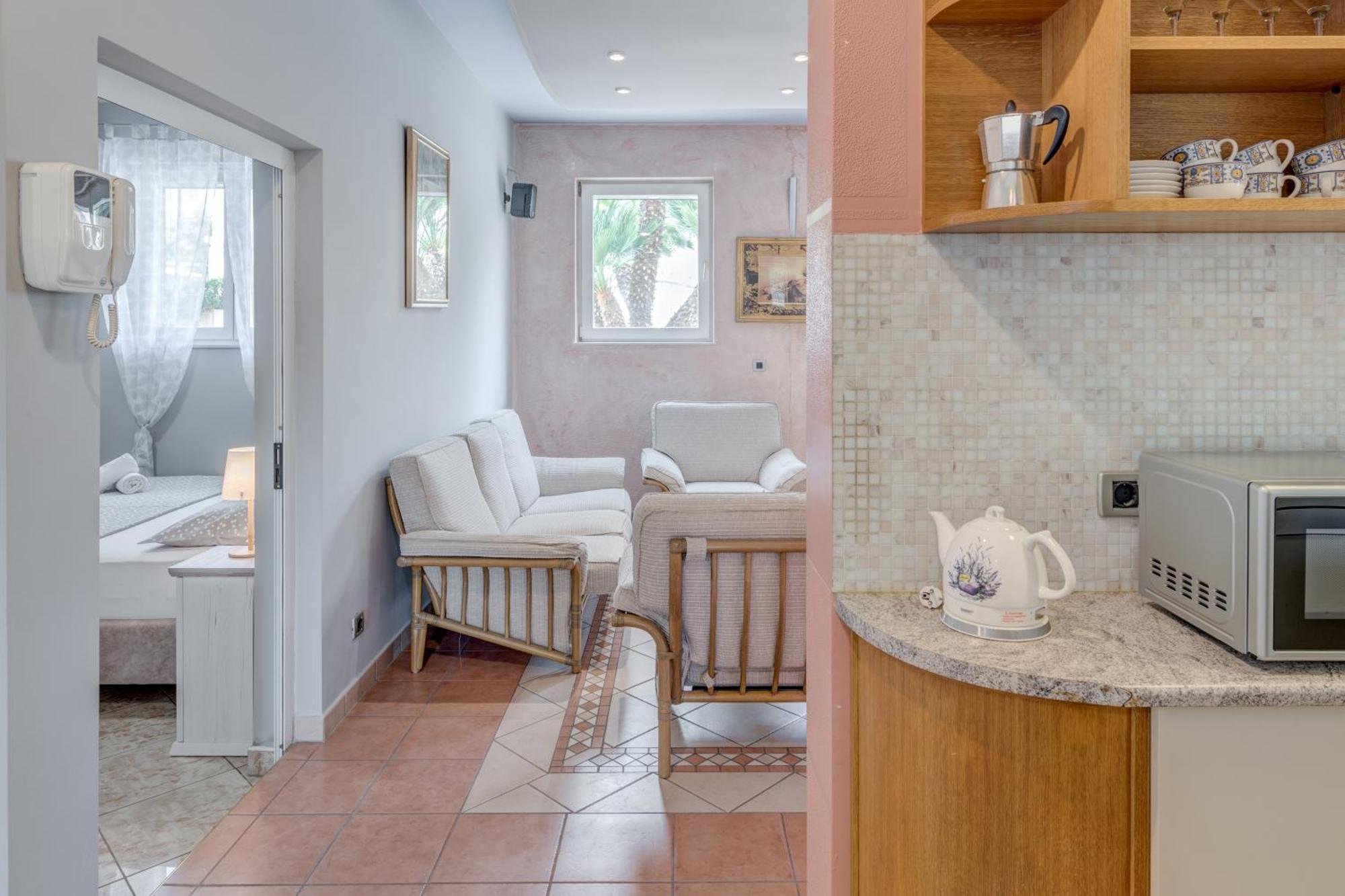 Blue Dolphin Apartment - Private Indoor Pool, Jacuzzi, Garden 스플리트 외부 사진