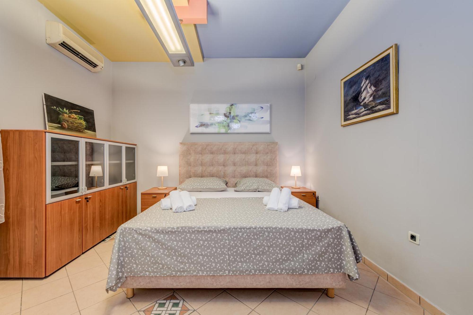 Blue Dolphin Apartment - Private Indoor Pool, Jacuzzi, Garden 스플리트 외부 사진