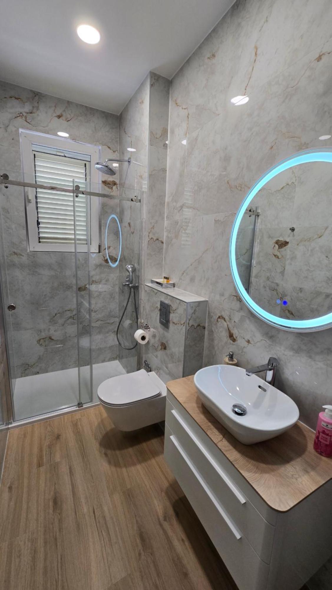 Blue Dolphin Apartment - Private Indoor Pool, Jacuzzi, Garden 스플리트 외부 사진